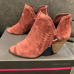 Vince Camuto Ebelin Women’s Heeled Shootie - Teaberry (Burgundy) BRAND NEW Sz 7M
